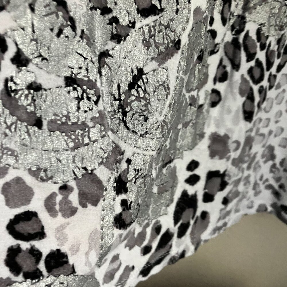 Laura Ashley Gray Leopard Ladies Top - Picture 7 of 8